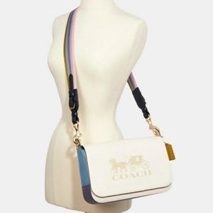 💜NWT Coach Jes Messenger